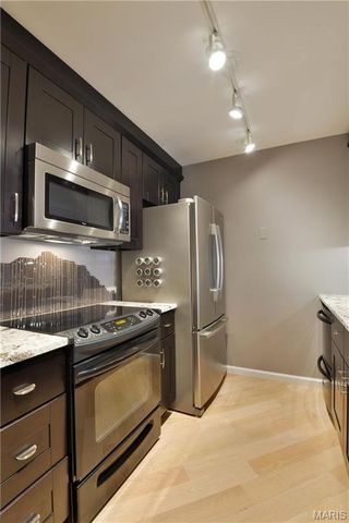 869 Forest Trace Drive B, Chesterfield, MO 63017