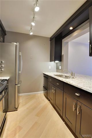 869 Forest Trace Drive B, Chesterfield, MO 63017