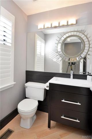 869 Forest Trace Drive B, Chesterfield, MO 63017