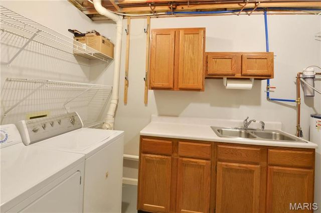 869 Forest Trace Drive B, Chesterfield, MO 63017