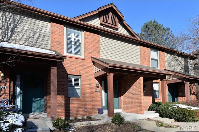 869 Forest Trace Drive B, Chesterfield, MO 63017