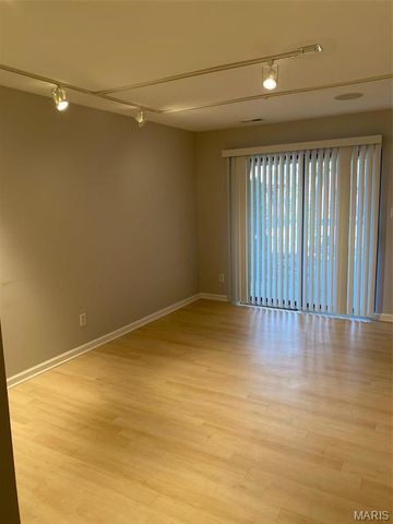 869 Forest Trace Drive B, Chesterfield, MO 63017