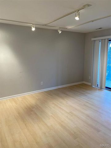 869 Forest Trace Drive B, Chesterfield, MO 63017