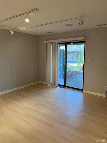 869 Forest Trace Drive B, Chesterfield, MO 63017