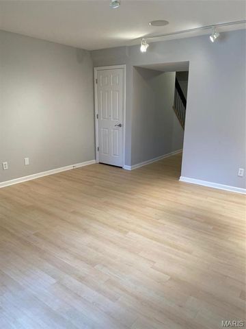 869 Forest Trace Drive B, Chesterfield, MO 63017