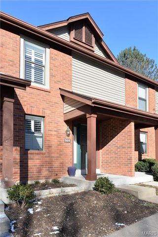 869 Forest Trace Drive B, Chesterfield, MO 63017
