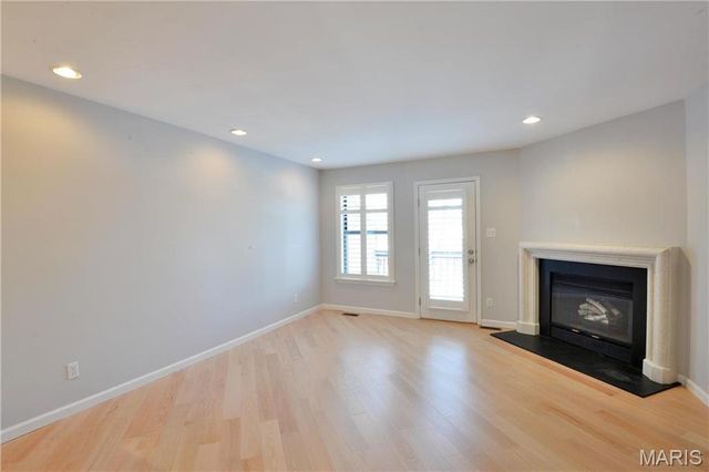 869 Forest Trace Drive B, Chesterfield, MO 63017