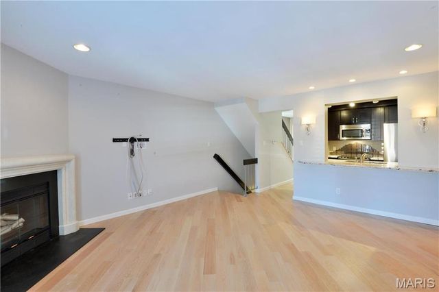 869 Forest Trace Drive B, Chesterfield, MO 63017