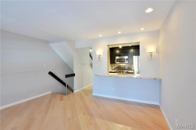 869 Forest Trace Drive B, Chesterfield, MO 63017