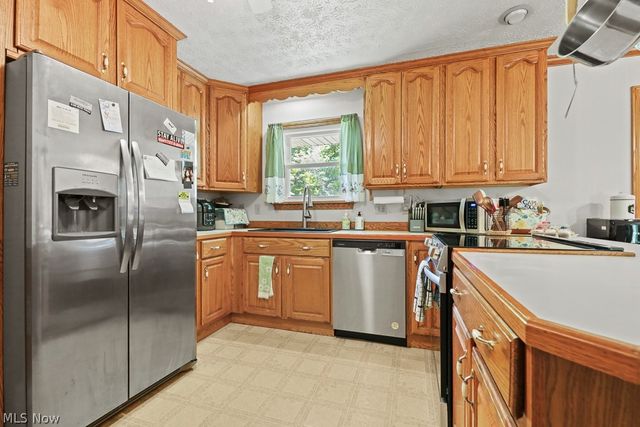 13166 Meadow Street NE, Alliance, OH 44601