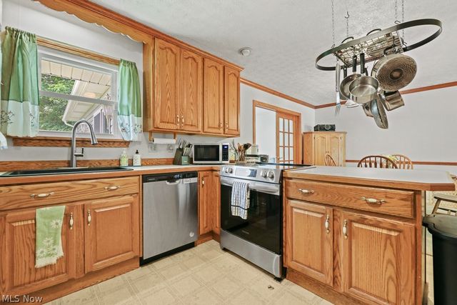 13166 Meadow Street NE, Alliance, OH 44601