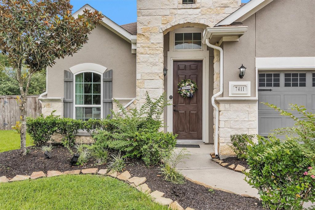 7411 Lynnbrook Falls Lane, Humble, TX 77396