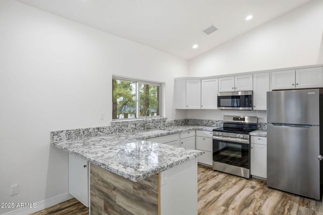 1979 CHRISTMAS PINE Circle, Overgaard, AZ 85933