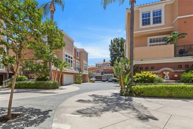 10 Palmieri Aisle, Irvine, CA 92606