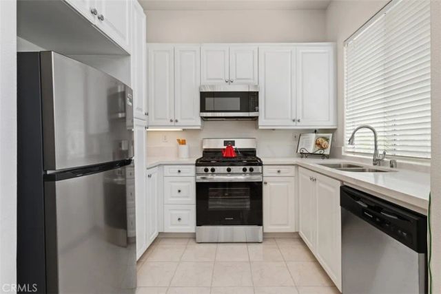 10 Palmieri Aisle, Irvine, CA 92606