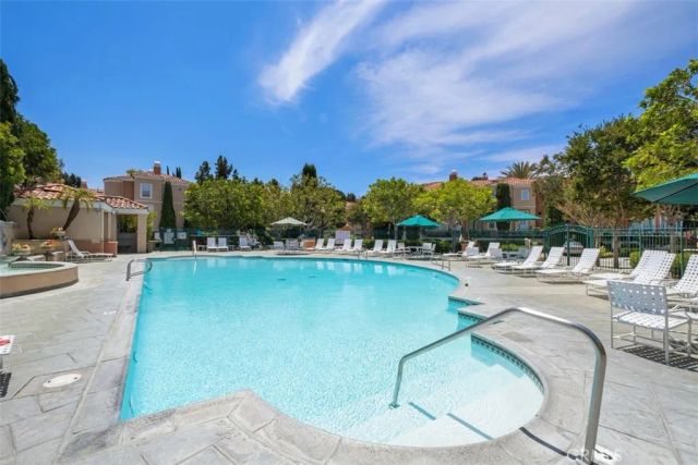 10 Palmieri Aisle, Irvine, CA 92606