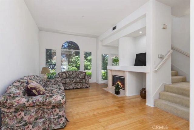 10 Palmieri Aisle, Irvine, CA 92606