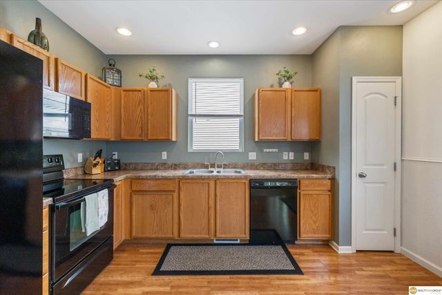 8701 S 163 Avenue, Omaha, NE 68136
