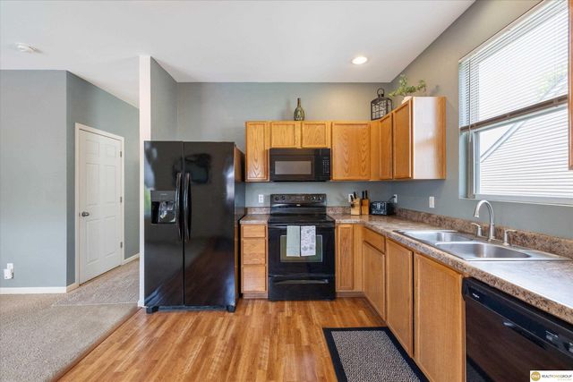 8701 S 163 Avenue, Omaha, NE 68136