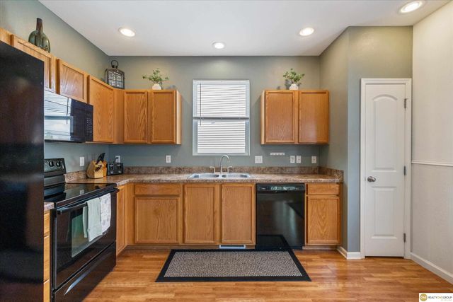 8701 S 163 Avenue, Omaha, NE 68136