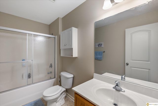 8701 S 163 Avenue, Omaha, NE 68136