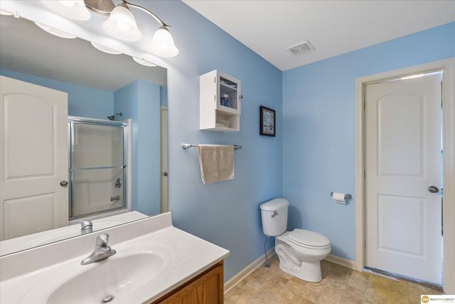 8701 S 163 Avenue, Omaha, NE 68136