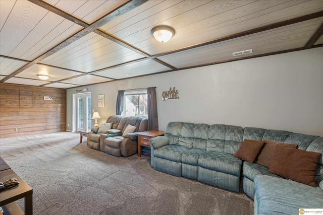8701 S 163 Avenue, Omaha, NE 68136