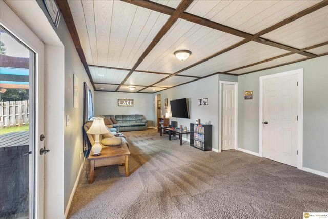 8701 S 163 Avenue, Omaha, NE 68136
