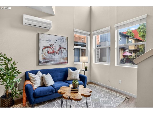 4309 Se DIVISION St B, Portland, OR 97206