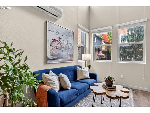 4309 Se DIVISION St B, Portland, OR 97206