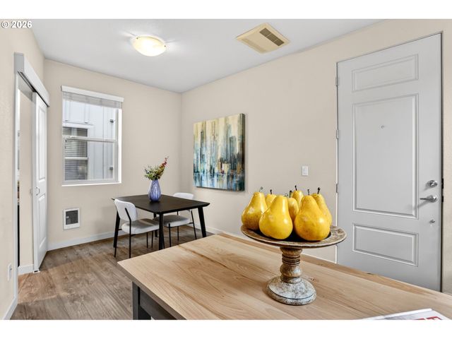 4309 Se DIVISION St B, Portland, OR 97206