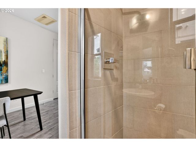 4309 Se DIVISION St B, Portland, OR 97206