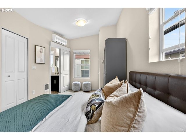 4309 Se DIVISION St B, Portland, OR 97206