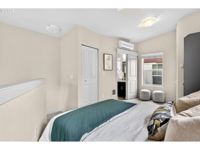 4309 Se DIVISION St B, Portland, OR 97206