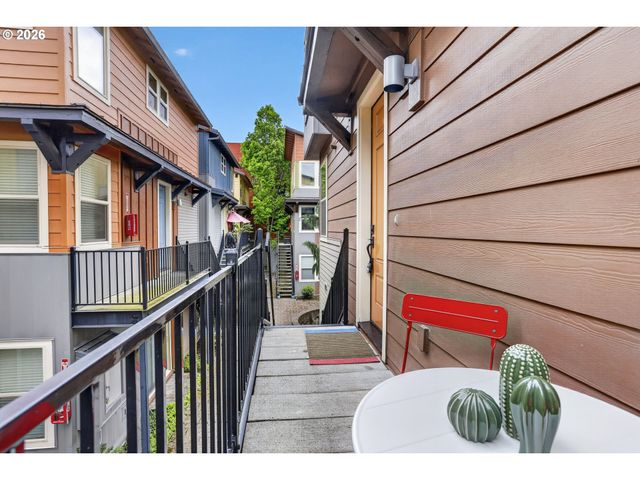 4309 Se DIVISION St B, Portland, OR 97206