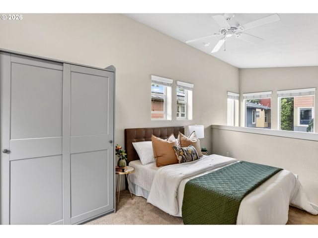 4309 Se DIVISION St B, Portland, OR 97206