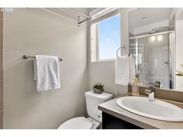 4309 Se DIVISION St B, Portland, OR 97206