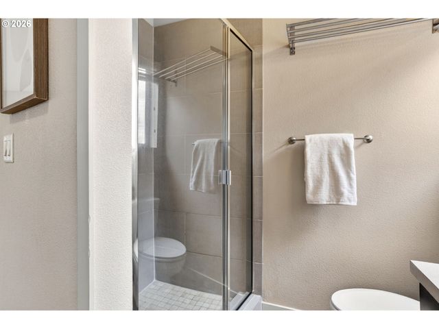 4309 Se DIVISION St B, Portland, OR 97206