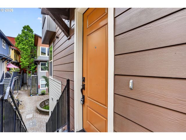 4309 Se DIVISION St B, Portland, OR 97206