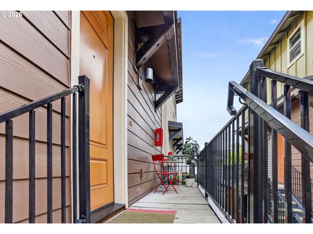 4309 Se DIVISION St B, Portland, OR 97206