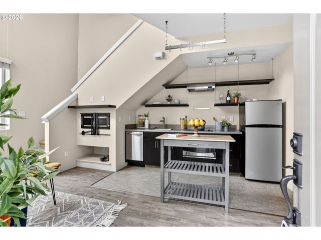 4309 Se DIVISION St B, Portland, OR 97206