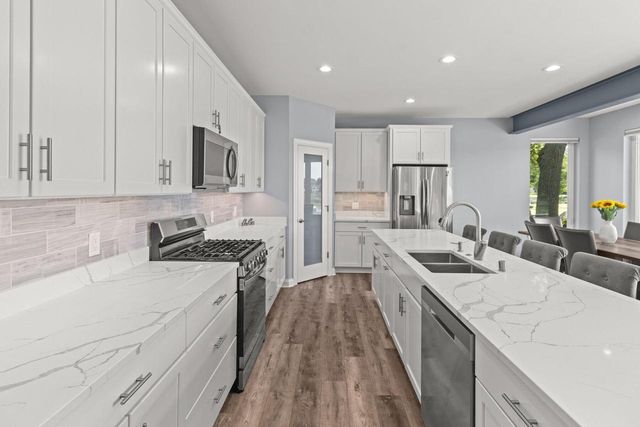28925 Elm Island DRIVE, Waterford, WI 53185