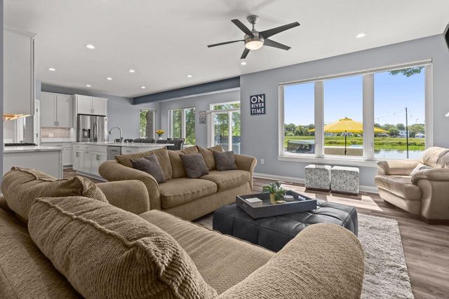 28925 Elm Island DRIVE, Waterford, WI 53185