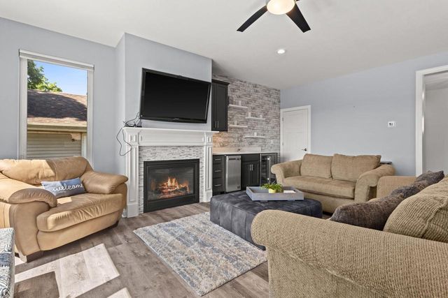 28925 Elm Island DRIVE, Waterford, WI 53185