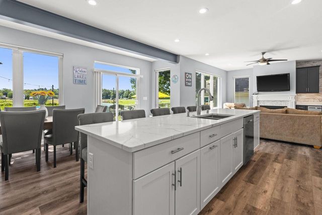 28925 Elm Island DRIVE, Waterford, WI 53185
