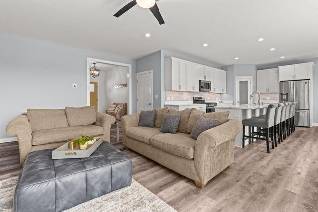 28925 Elm Island DRIVE, Waterford, WI 53185