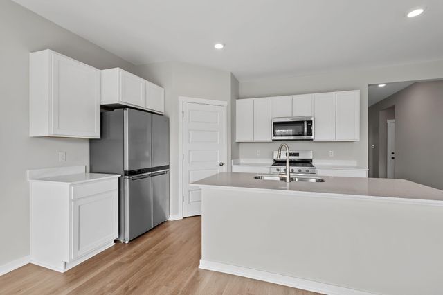 133 Cressmoor Boulevard, Hobart, IN 46342