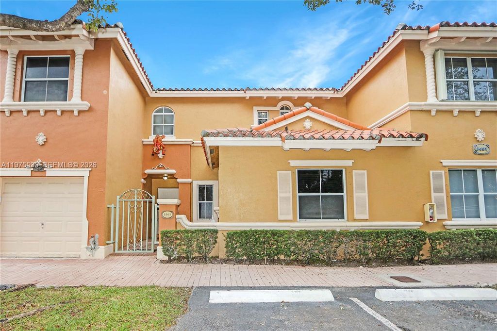 8451 NW 138th St 2303, Miami Lakes, FL 33016