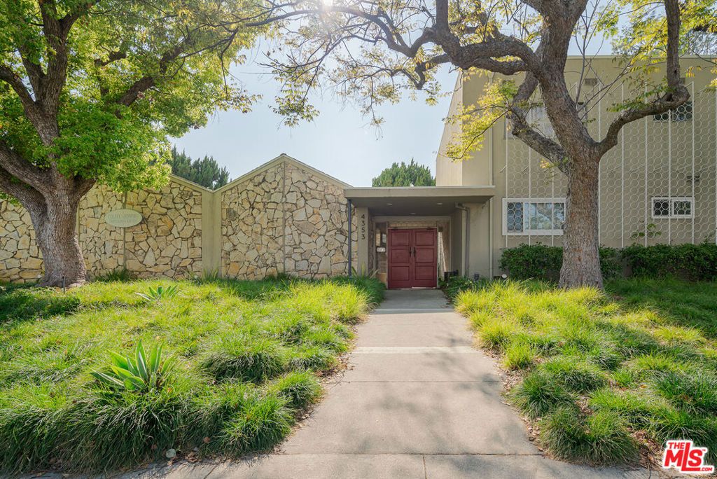 Image 1 of property listing at 4353 Colfax Avenue 34, Los Angeles, CA 91604