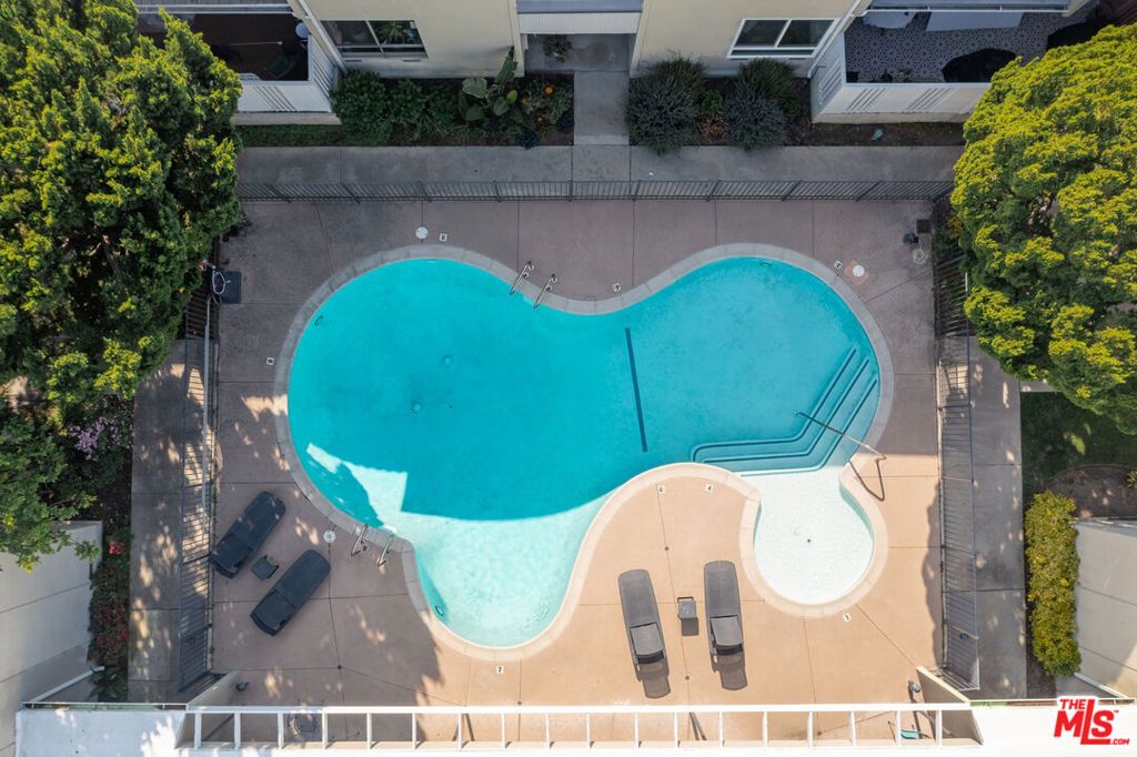 Image 10 of property listing at 4353 Colfax Avenue 34, Los Angeles, CA 91604